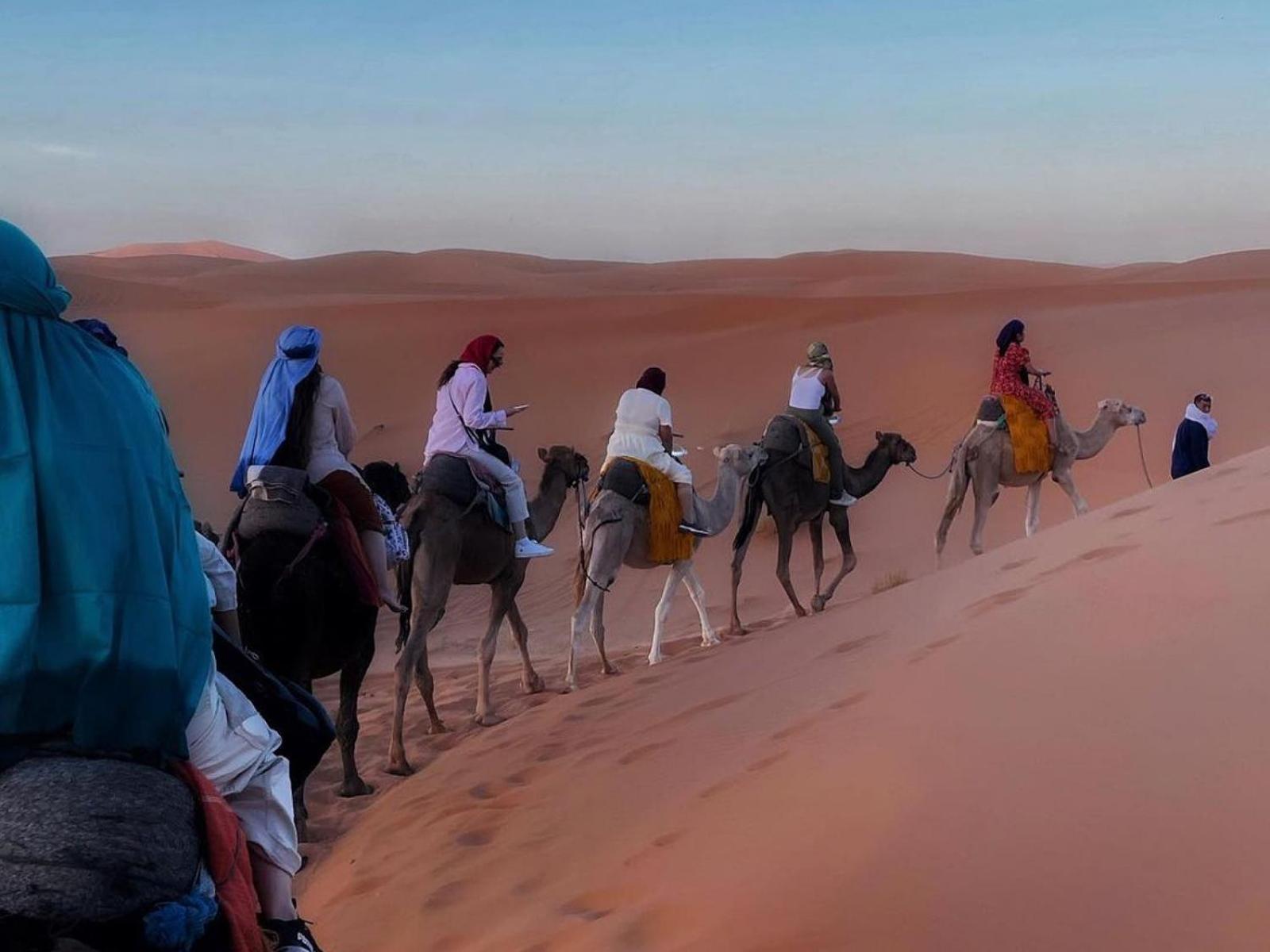 מרזאוגה Zahra Luxury Desert Camp מראה חיצוני תמונה