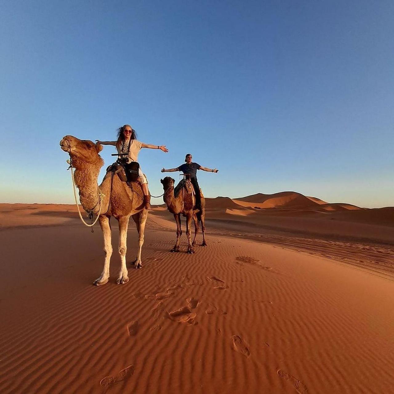 מרזאוגה Zahra Luxury Desert Camp מראה חיצוני תמונה