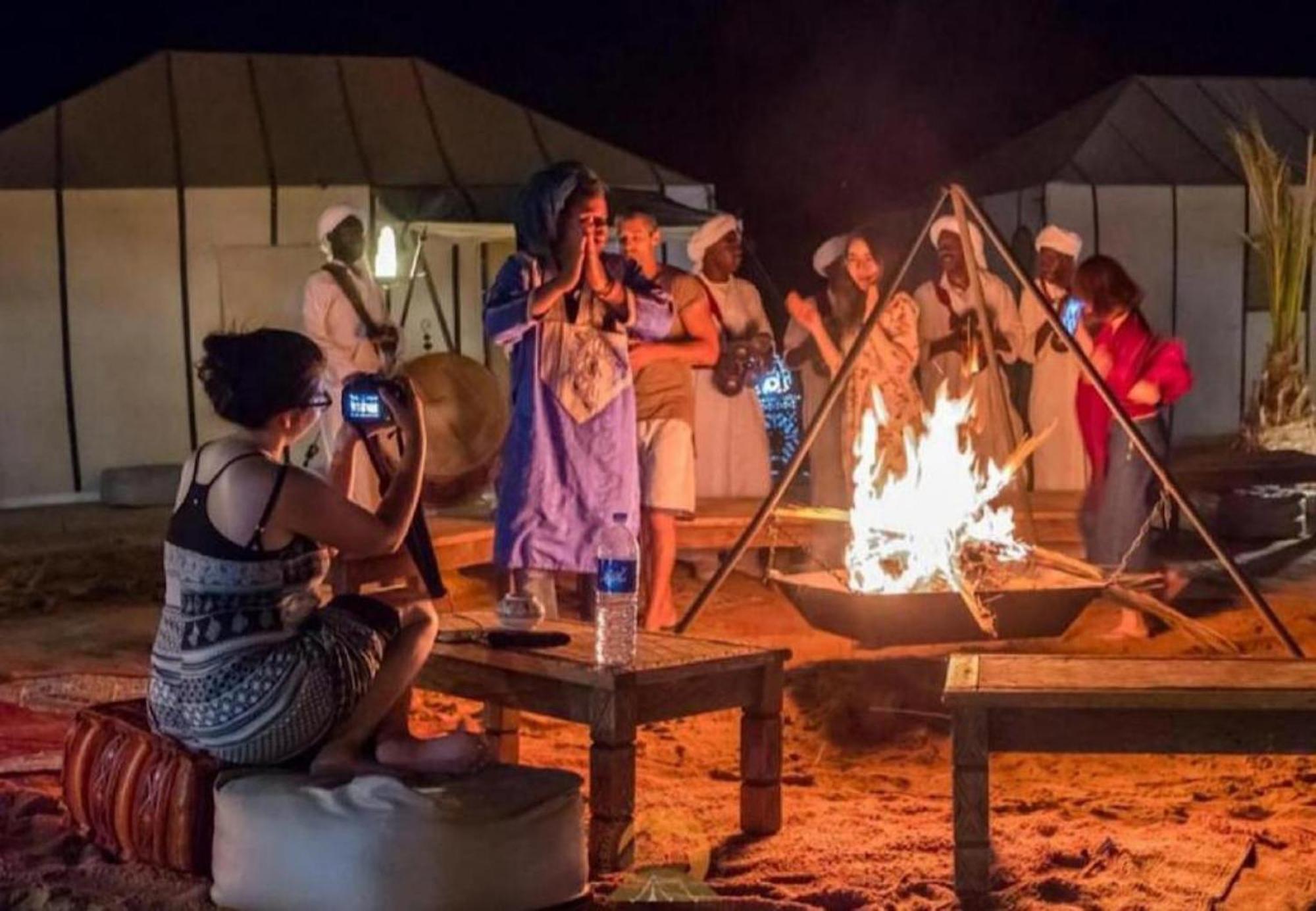 מרזאוגה Zahra Luxury Desert Camp מראה חיצוני תמונה