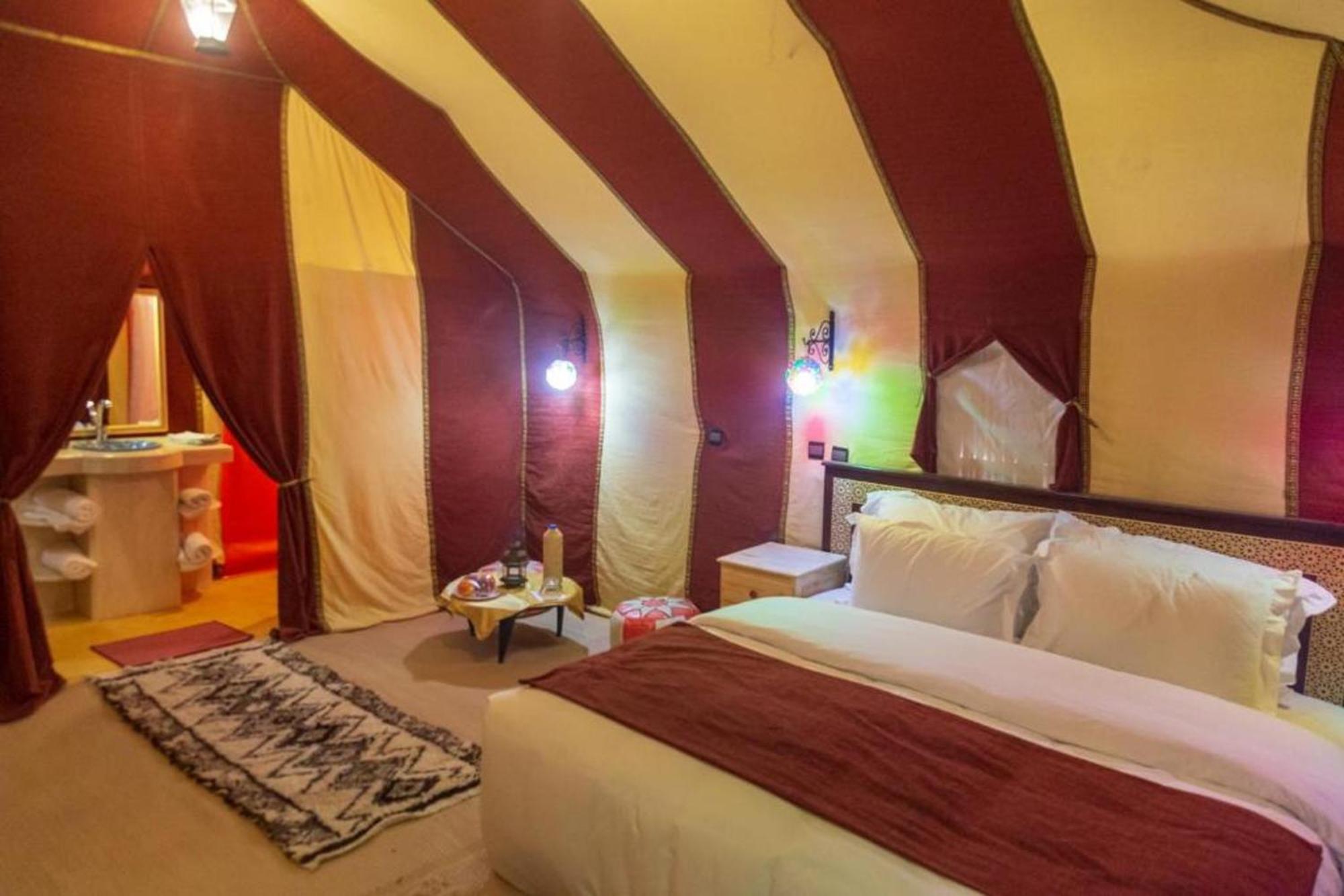 מרזאוגה Zahra Luxury Desert Camp מראה חיצוני תמונה