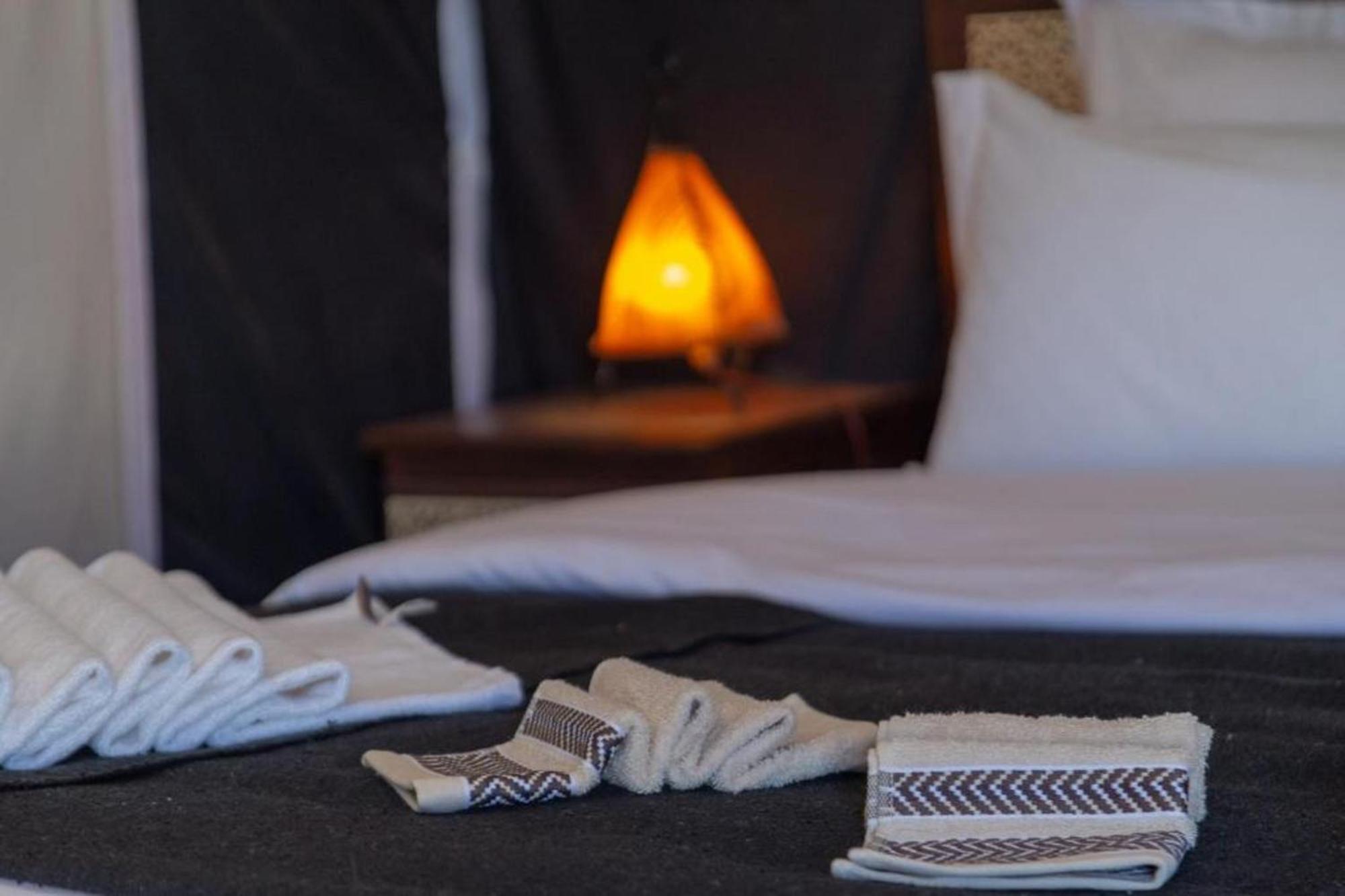 מרזאוגה Zahra Luxury Desert Camp מראה חיצוני תמונה