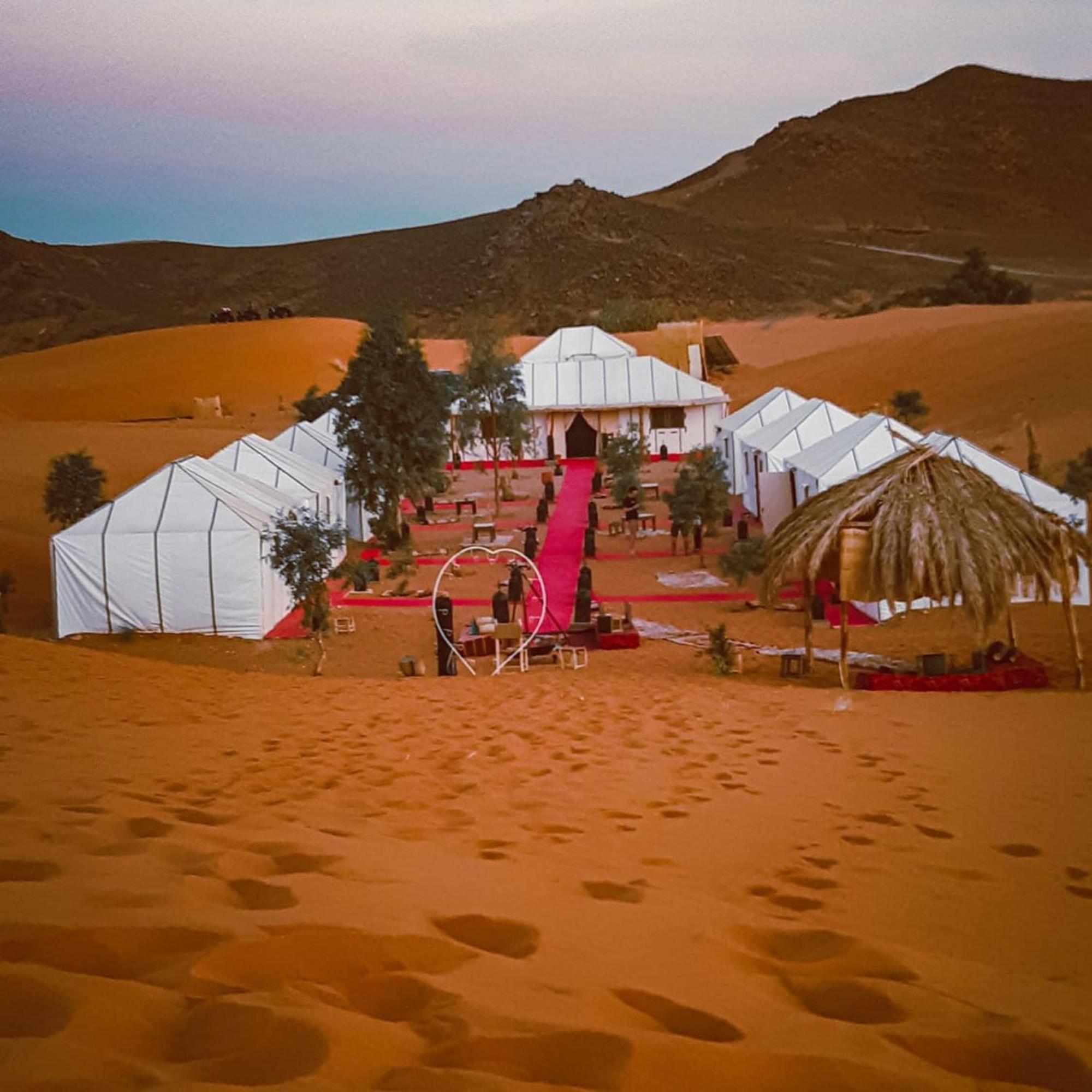מרזאוגה Zahra Luxury Desert Camp מראה חיצוני תמונה
