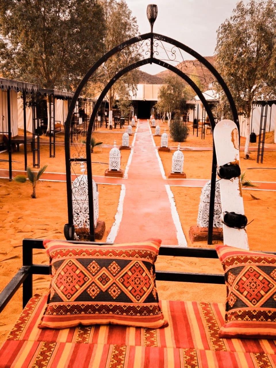 מרזאוגה Zahra Luxury Desert Camp מראה חיצוני תמונה